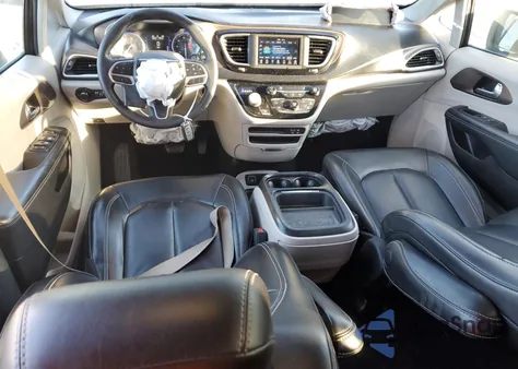 2020 Chrysler Voyager Lxi z USA, uszkodzony, nr VIN 2C4RC1DGXLR262288